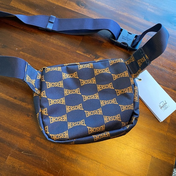 Herschel logo hip bag - Picture 3 of 5